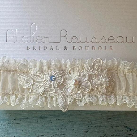 For the Bride - Beautiful Cream Lace Garter with Beading & Pearls - Picture 5 of 13